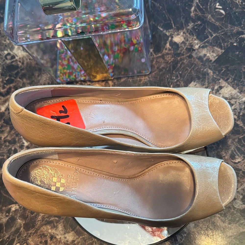 “SOLD” Vince Camuto Polona Leather Peep-Toe Giraffe Print Heels - Size 7.5B - Picture 7 of 9